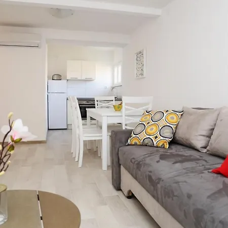 New Luxury Sandra- Old Town Daire *