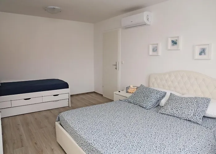 New Luxury Sandra- Old Town *